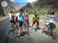 Pamir na rowerze: Przejazd dachem świata
